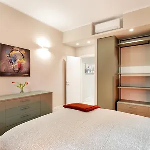  Apartment Maggiore Flats